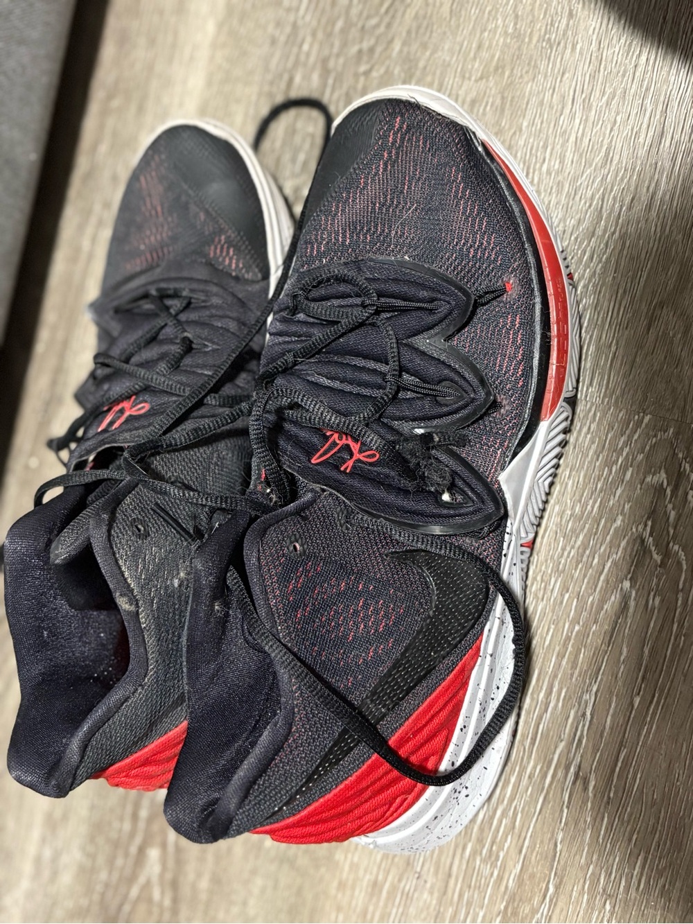 Nike Men's Black and Red Athletic Basketball Shoes